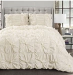 New Lush Decor Bella Sabby Chic 3 Piece Comforter Set Sz King. Fixed Price $120.00.