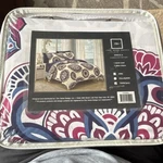 Chic Home Design Ibiza Twin 2-PIECE Duvet Set Navy White Burgundy Geometric. Fixed Price $25.00.