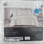 Hudson Park Classic Linens Egyptian Cotton King Duvet Cover White. Fixed Price $70.00.