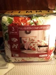 Designer Lab New Poinsettia 3 Piece Reversable Comforter Full/queen. Fixed Price $34.55.