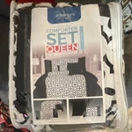 Interiors By Design Flocked Comforter Set Queen 5PC Black White. Fixed Price $12.99.