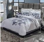 New Intima Hogar Daphne Flowers Reversible Comforter Only Full Size. Fixed Price $45.00.