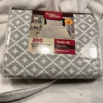 Better Homes And Gardens Sheet Set Twin Three 3 Pieces Gray White. Fixed Price $19.99.