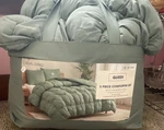 Casual Living Queen Green 3PC Comforter Set W/ Pillow Shams 90 X 92. Fixed Price $40.00.