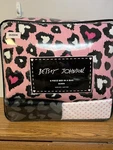 Betsey Johnson Pink 8PC Queen Comforter Set Flat Fitted Sheet Pillow Sham Throw. Fixed Price $74.00.