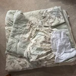 Laura Ashley Lifestyles Queen Size Muted Florals Comforter & 2 Pillow Shams. Fixed Price $30.00.