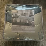 Jennifer Lopez Estate Queen Size Comforter Set Bedding Qn 4 Piece. Fixed Price $174.99.