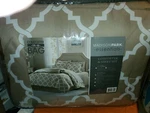 Madison Park Full Size Bedding Set 7 Piece Comforter, Shams, Skirt, Pillows New. Fixed Price $74.00.