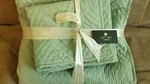 Lint Hint Creative Life Moss Green King Size Comforter Set With 2 Shams. Fixed Price $39.99.