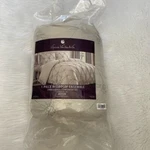 New W/tag-gloria Vanderbilt Embellished Comforter (queen 90 X ). Fixed Price $33.00.