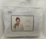Kathy Ireland Home 3 Piece Queen Comforter Set White New. Fixed Price $39.95.