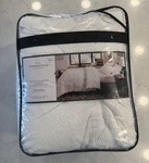 Full/queen Tufted Diamond Crinkle Comforter & Sham Set - White Threshold Nib. Fixed Price $49.99.