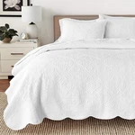Bedding Quilt Set Queen 3 Piece 100% Cotton Matelasse Lightweight Cozy Line. Fixed Price $124.99.