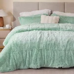 Leena 3-PIECED Aqua Polyester Full/queen Shaggy Long Fur Comforter Set. Fixed Price $94.87.