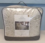 Threshold Queen Reversible Comforter Set Sage Cream Floral Sham Bedskirt Pillows. Fixed Price $41.39.