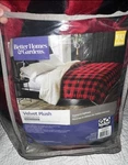 Better Homes And Gardens Full/queen Plush Red Buffalo Checker Plaid Comforter. Fixed Price $75.00.