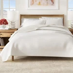 Quilt Set Full Queen 3 Piece Channel Stitched Lightweight Bedspread White Great. Fixed Price $89.99.