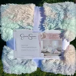 Jessica Simpson Twin Faux Fur Comforter Set. Fixed Price $99.99.