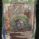 Jay Franco Minecraft Monster Hunters 4 Piece Twin Bed Set - Includes Reversib.... Fixed Price $50.09.