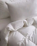 Quince Premium Down Alternative Comforter Insert Twin Nwot. Fixed Price $89.00.