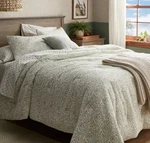 King Traditional Vine Printed Cotton Comforter & Sham Set Green - Threshold New. Fixed Price $85.00.