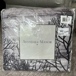 Avondale Manor Comforter. Grey And Plum Color.. Fixed Price $45.00.