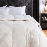 Royal Elite Goose Down Comforter Queen Size Made In Canada. Fixed Price $344.49.