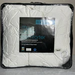 Bloomingdale's My Down Comforter Warm King , White New Duck. Fixed Price $349.99.