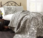 Lush Decor Aubree Quilt Paisley Damask Print Pattern Reversible 3 Piece Lightwei. Fixed Price $75.99.