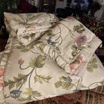 3 Pc Croscill Daphne Comforter Queen Size Embroidered And Shams No Bedskirt. Fixed Price $125.00.